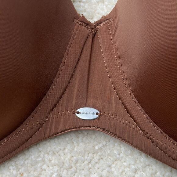 Calvin Klein: Strapless Brown Bra - Picture 2 of 6